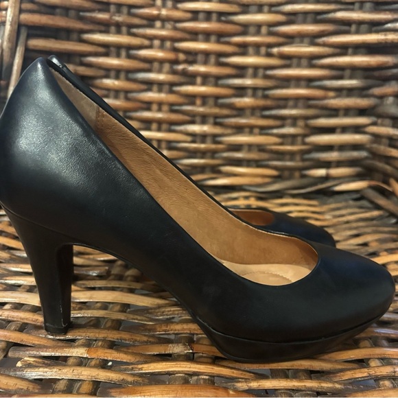 Clarks Indigo Women's Black Leather Comfort Platform
Classic Pump Heels 6 - Picture 10 of 16